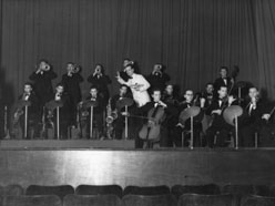 Revija Bojana Adamiča 1942 v Ljubljani (Adamič dirigira)