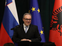 Nagovor veleposlanika RS v Albaniji, Jakoba Štunfa. Nagovor veleposlanika RS v Albaniji, Jakoba Štunfa.